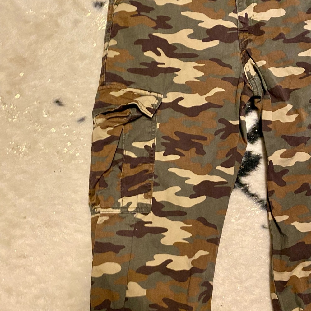Levi’s Baggy Fit Camo Print Women’s Y2K Inspired Cargo Pants 🪖 - Picture 4 of 7